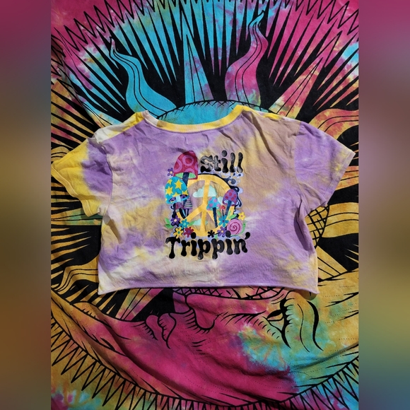 Alab - Still Trippin' Crop Top - Picture 4 of 6